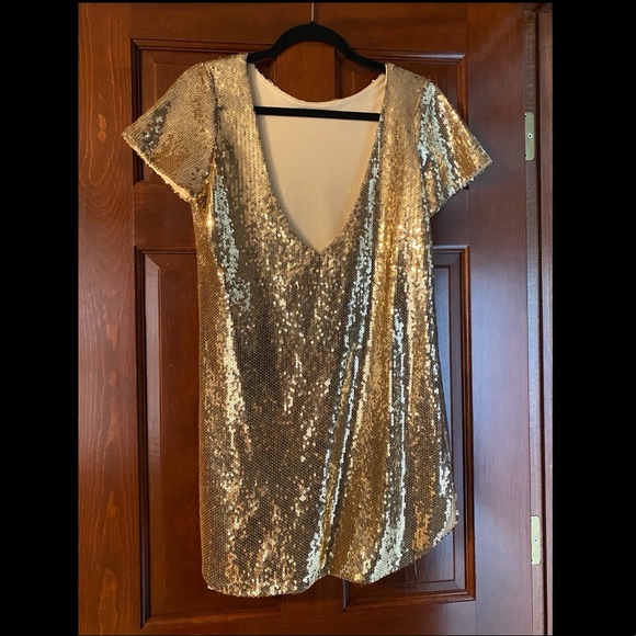 NWT vici fate gold sequins dress with shoulder cut outs - Picture 5 of 5